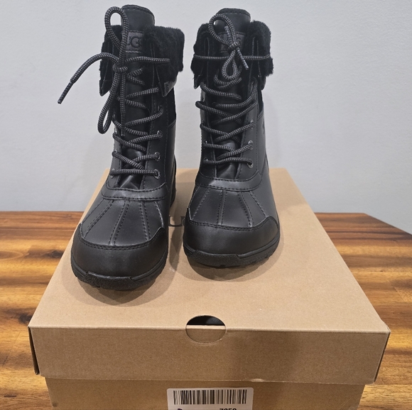 UGG BUTTE II CWR Boot Size 5 (Big Kid) - Picture 3 of 9